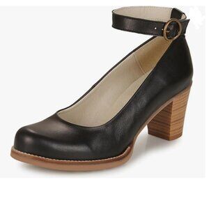 YDN Black and Tan Heeled Boots